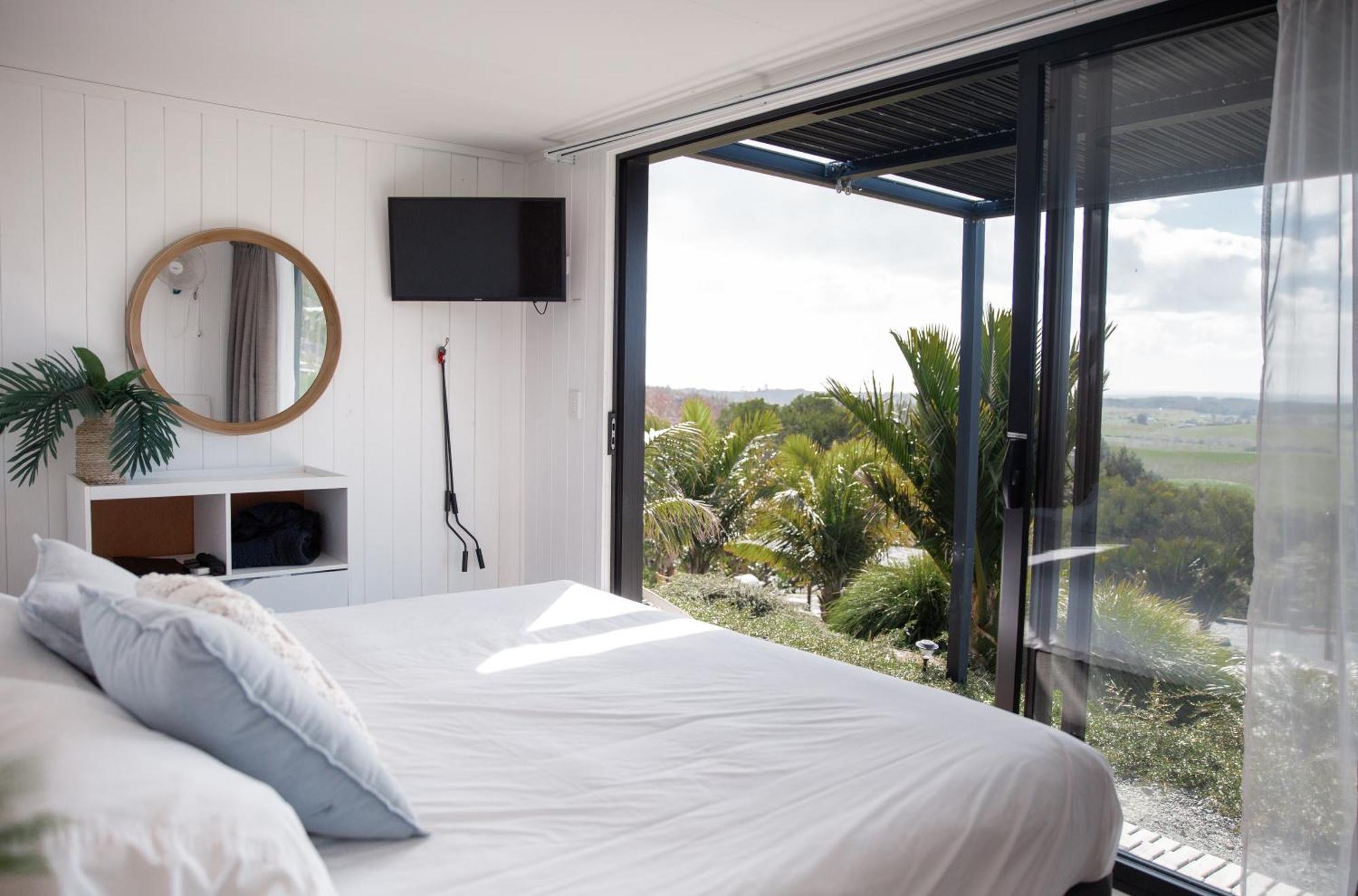 Отель Aotearoa Surf Eco Pods Te Arai Экстерьер фото