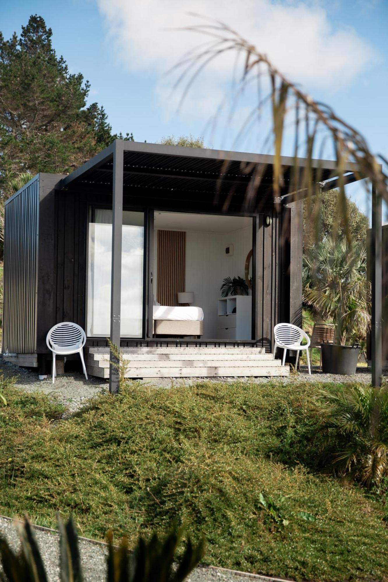 Отель Aotearoa Surf Eco Pods Te Arai Экстерьер фото