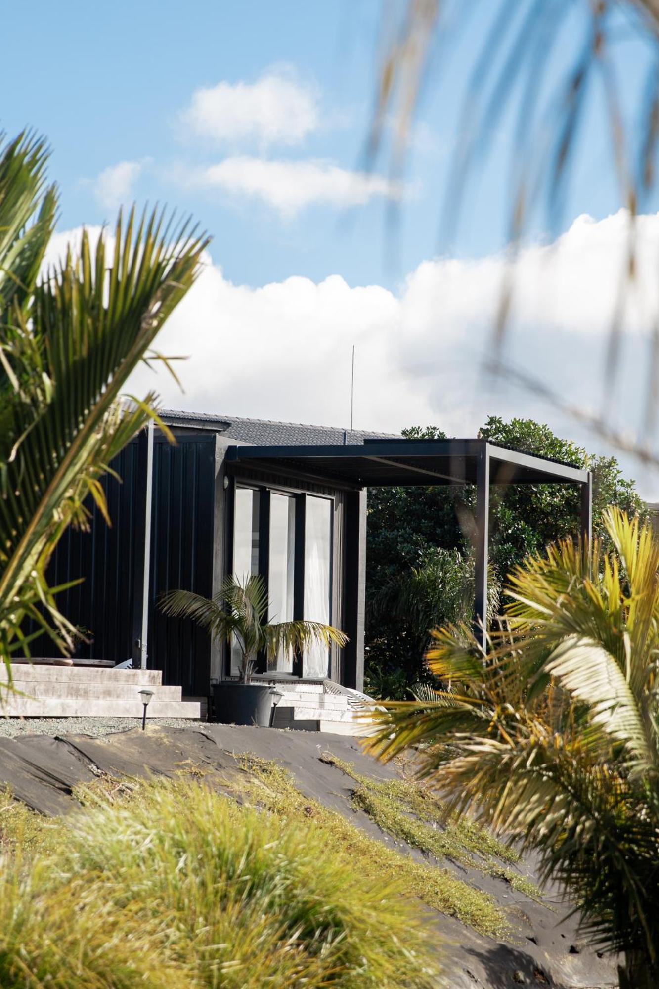 Отель Aotearoa Surf Eco Pods Te Arai Экстерьер фото